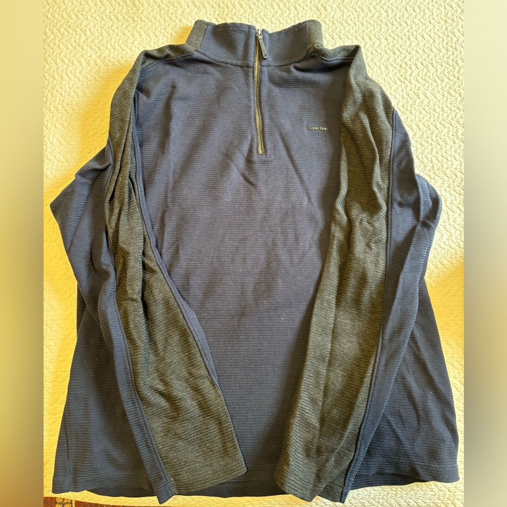Calvin Klein size M grey/blue quarter zip